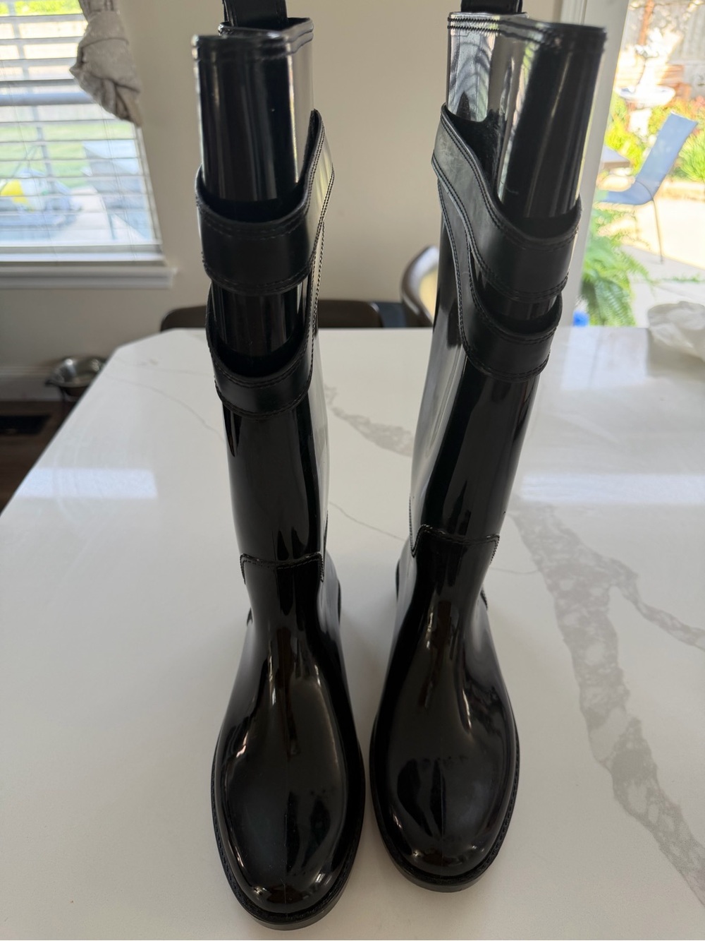 Coach "Talia" knee-high black glossy rubber rain boots
Size 8 - Picture 3 of 5